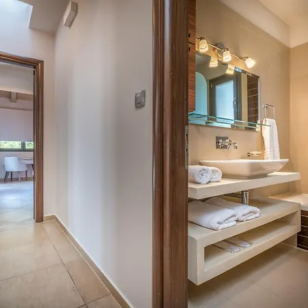 Merovigli Villa Tragaki